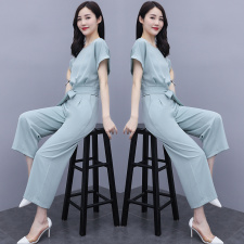 豆绿色