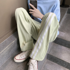 浅绿色