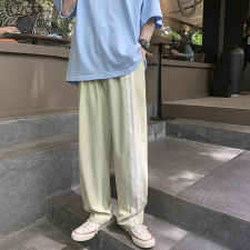 浅绿色
