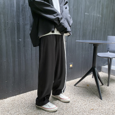 黑色