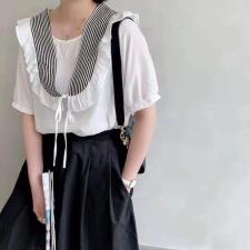 夏黑色，白色小衫，女装，开心依典