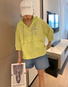 【现货】夏季新款糖果色印花连帽抽绳设计潮款防晒卫衣,女装卫衣/绒衫,微迪菲