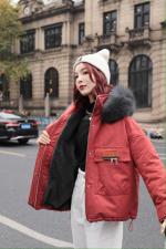 2021早冬上新大狐狸毛领左胸贴牌拉链设计短款派克服，女装，红雀纺