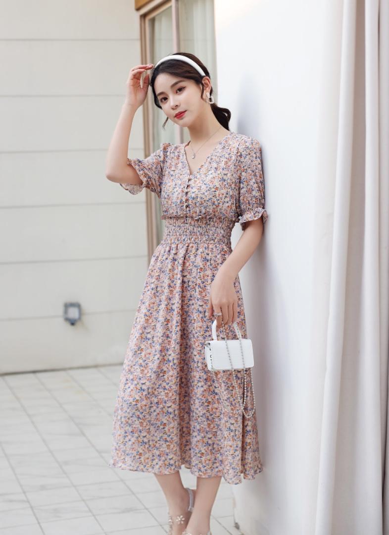 夏季新款韩版碎花连衣裙，女装连衣裙，裳之恋语