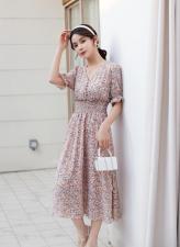 夏季新款韩版碎花连衣裙，女装连衣裙，裳之恋语