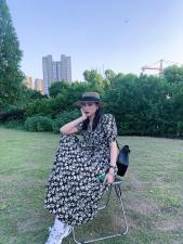 V领碎花连衣裙，女装连衣裙，last name
