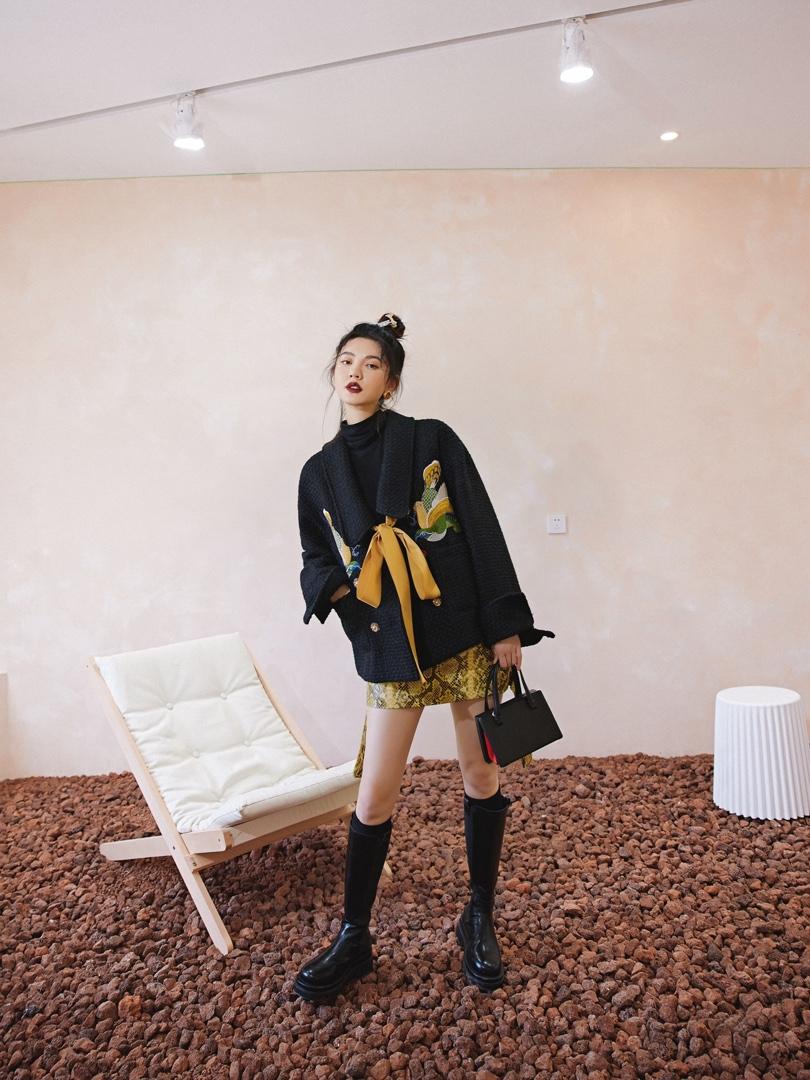 黑色粗纺绣花夹棉外套，女装，YOUER DENG