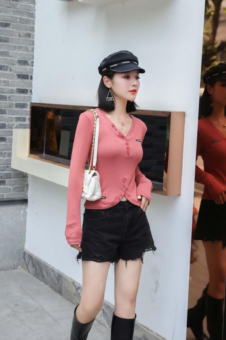 【现货】春装新款打底衫，女装，依洛菲