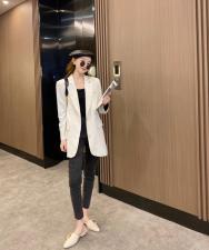 白色西装外套女2021春新款高级感炸街网红薄款设计感小众西服，女装西装，香丽迪
