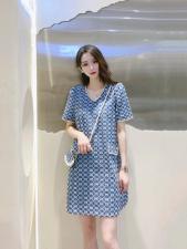 牛仔绣花连衣裙，女装连衣裙，尹谜
