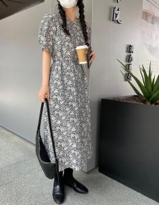 碎花图案连衣裙,女装连衣裙,LIN.Y