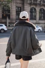 2021冬款新款大狐狸毛领双口袋设计短款派克服，女装，红雀纺