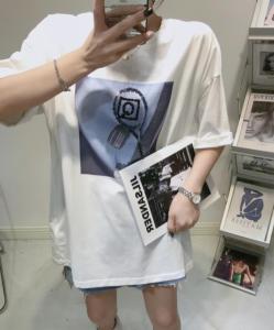 夏季重工图案T，女装，浅卡