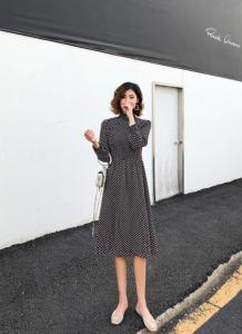 现货 高领内搭连衣裙 自然收腰设计 很显瘦,女装连衣裙,荷塘月色