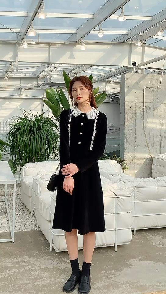 【现货】春季新款薄灯芯绒花边领修身连衣裙，女装连衣裙，布萱