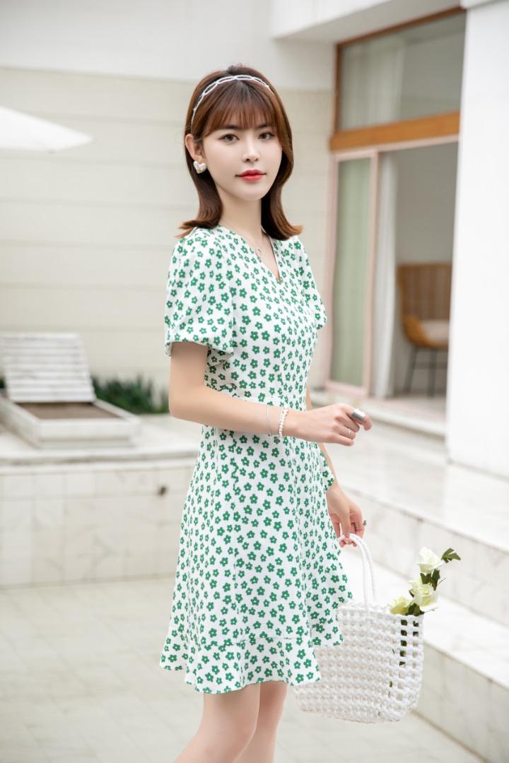 夏季新款绿色小花清凉淑女连衣裙，女装连衣裙，水锦红