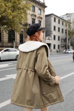 2021冬款新款拼羊羔毛娃娃领设计休闲派克服，女装，红雀纺