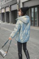珠光亮面带帽时尚羽绒服，女装羽绒服，平凡人生