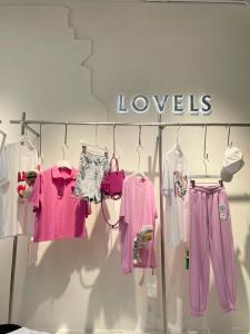 粉色出游装扮～新品陈列搭配,女装,LOVELS