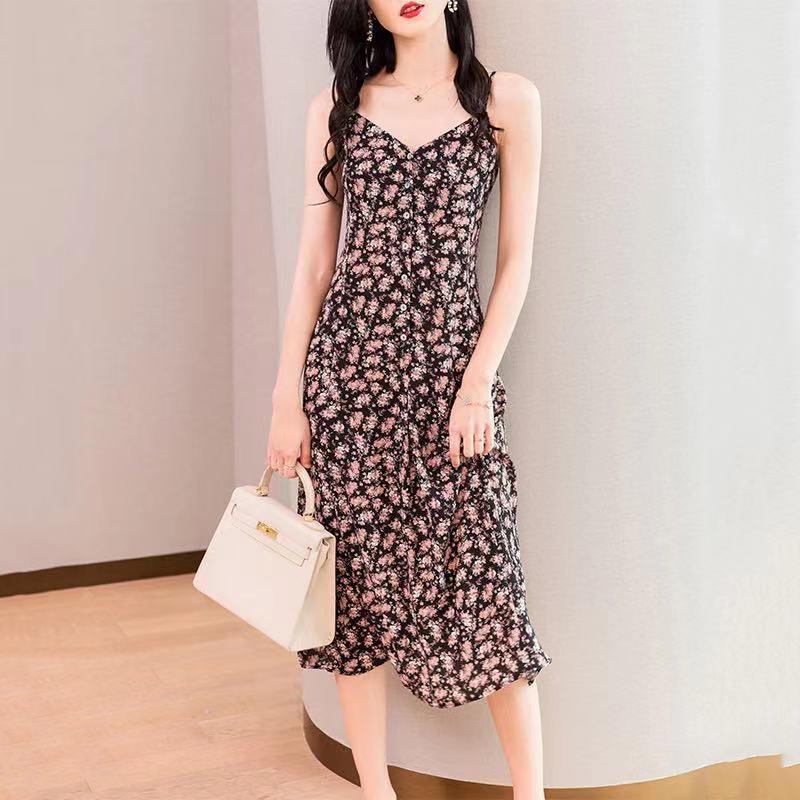 夏季吊带连衣裙搭配西服，做个仙仙的女子，女装背心吊带，那茉