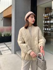 9801款羽绒服 重工艺行线锁绒，90白鸭绒特保暖 回弹轻柔，女装羽绒服，蓝衣可