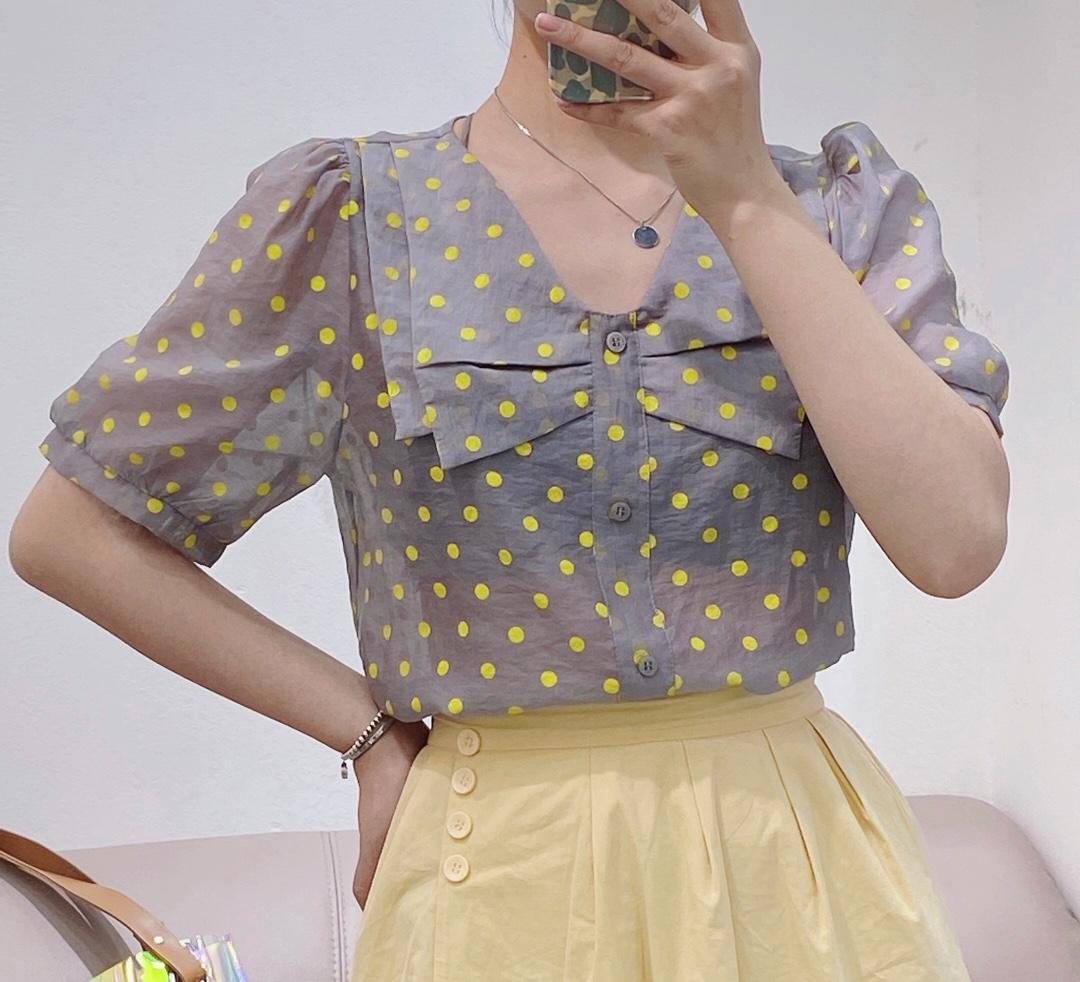 设计师款小衫洋气百搭，女装，依洛菲