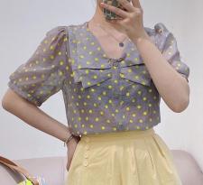设计师款小衫洋气百搭，女装，依洛菲