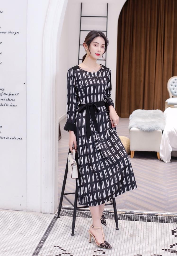 夏季新款韩版时尚连衣裙，女装连衣裙，裳之恋语