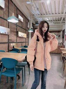 糖果色羽绒服很爆,女装羽绒服,时尚靓姿