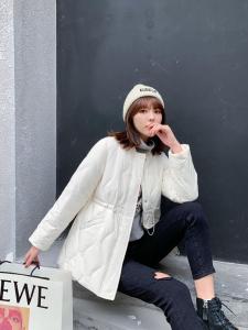 9882中长款羽绒服 填充90白鸭绒 显瘦修身版型 保暖性好,女装羽绒服,蓝衣可