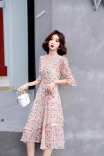 夏季新款。韩版碎花雪纺连衣裙，女装连衣裙，时尚靓女孩