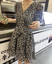 夏季碎花连衣裙，女装连衣裙，寸搭 MAX STYLE