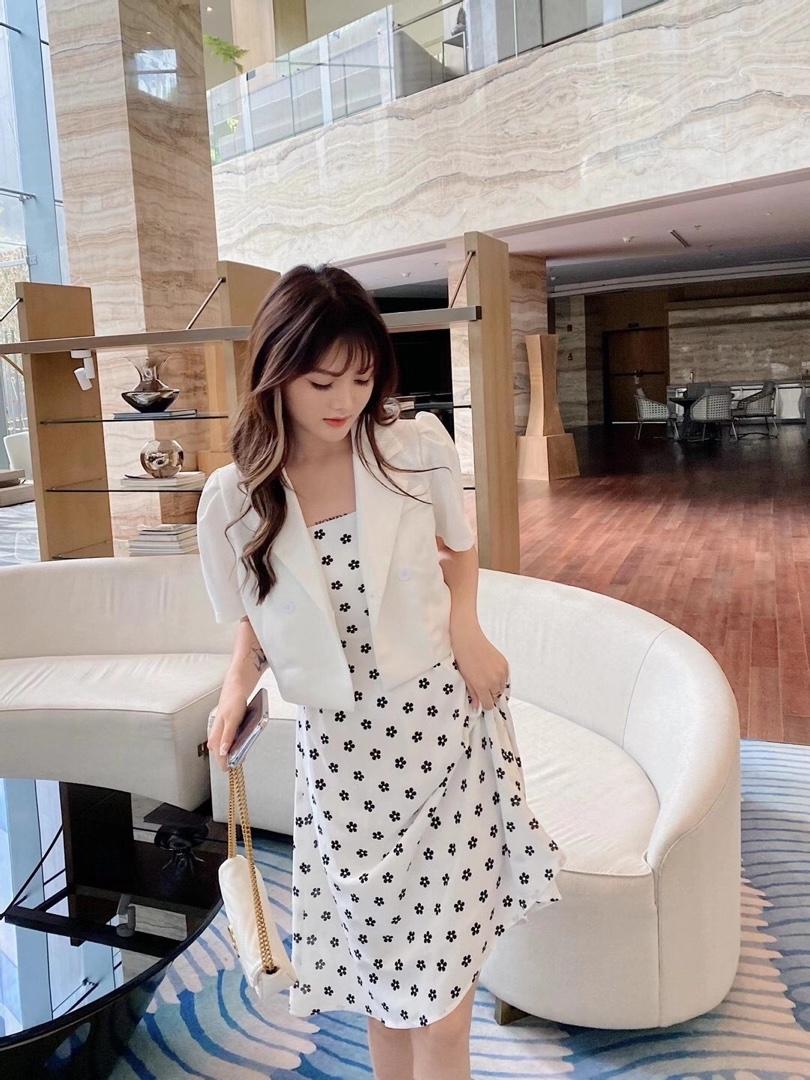 韩版吊带碎花连衣裙?西装外套，女装背心吊带，雾灵水Lady-Lin