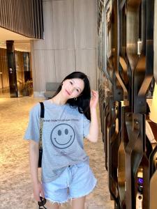 三维立体压花?夜光发光工艺个性字母上衣休闲T,女装,拉菲·玛索