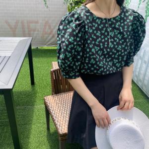 夏季新款 黑底绿花上衣，女装，春天
