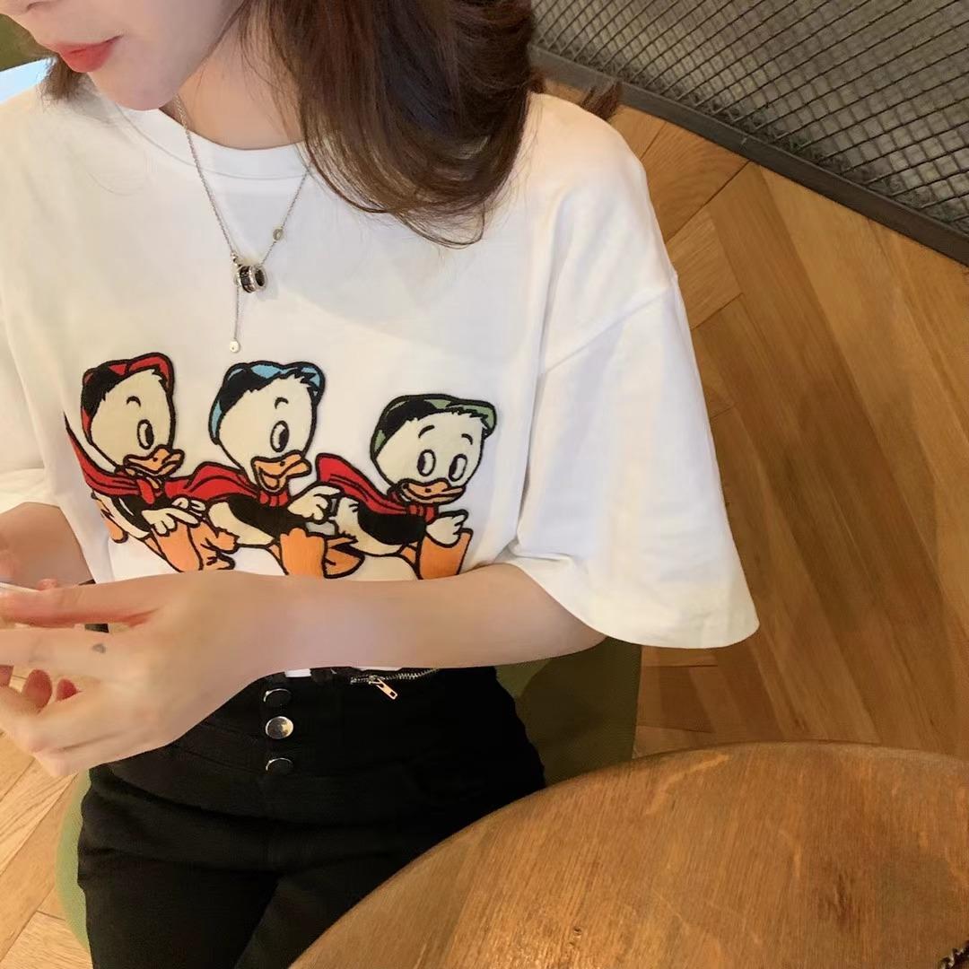 现货外套，配上小鸭子T恤，春天亮的风景线，女装T恤，她西子