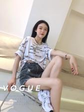字母T，女装，浅卡