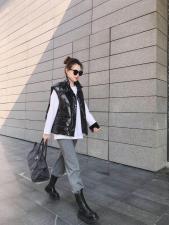 9829 款包容性非常强的马甲简单百搭整个冬季都可以搭，女装马夹，蓝衣可