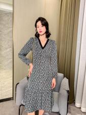 【现货】2021年春季新款修身显瘦长袖V领连衣裙，女装连衣裙，荷塘月色