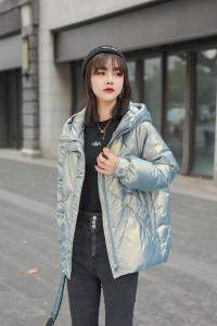 珠光亮面带帽时尚羽绒服,女装羽绒服,平凡人生