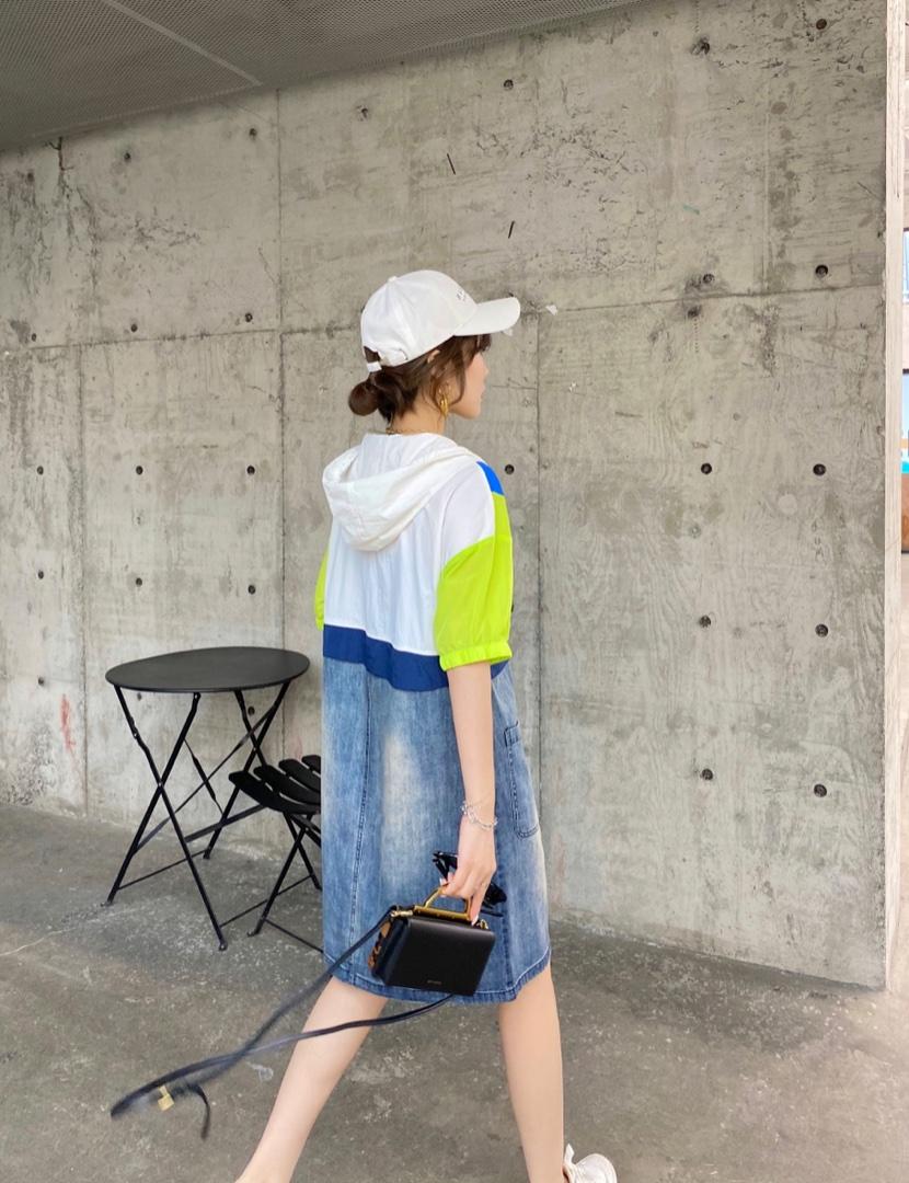 【现货】夏季新款防晒撞色拼接牛仔连帽潮款连衣裙，女装连衣裙，微迪菲
