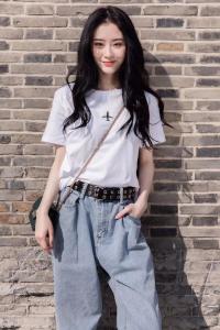 DG1908时尚简约刺绣小飞机百搭T,女装,L·H·X
