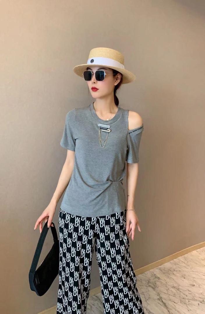 现货欧货露肩前满钻别针T精致哦，女装，柒外