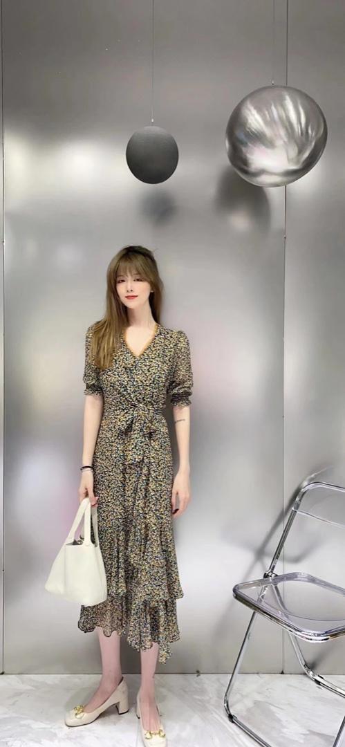 欧货领口手工钉珠连衣裙，女装连衣裙，炅缇恩