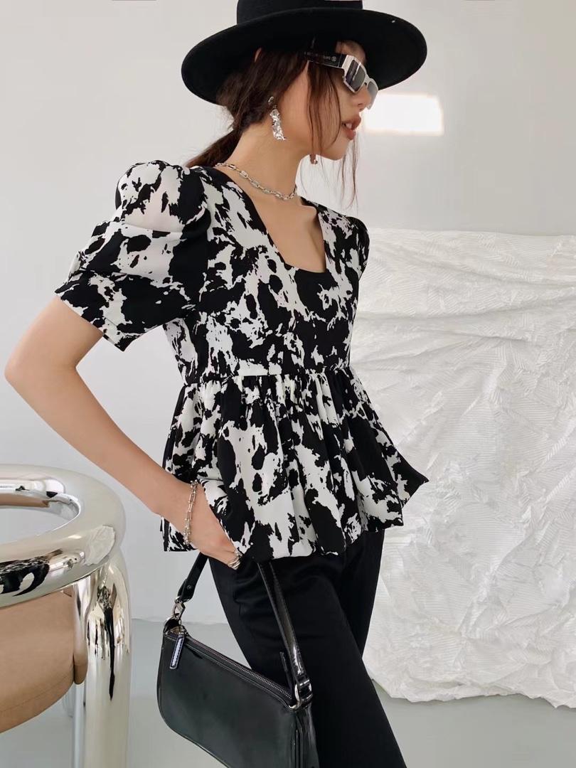 夏季新款梯型领黑白印花上衣现货供应，女装，AUDREY WANG