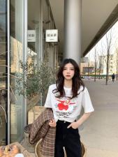 2021初夏款大版T恤笑脸牛气冲天跳舞女孩大熊，女装T恤，炫女孩