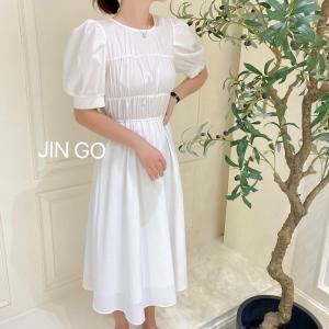 上身简单大方，胸前压褶很独特，粉色显肤白,女装,JIN GO