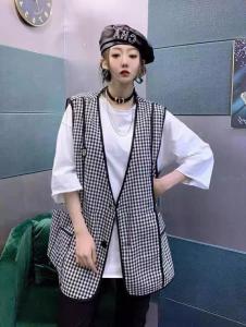 AX9601欧洲站夏季新款宽松BF风短袖T恤+格子马甲两件套,女装T恤,L·H·X