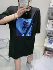 夏季重工图案T，女装，浅卡