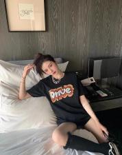 珠片绣、工艺短袖T～黑，白两色，女装，LOVELS